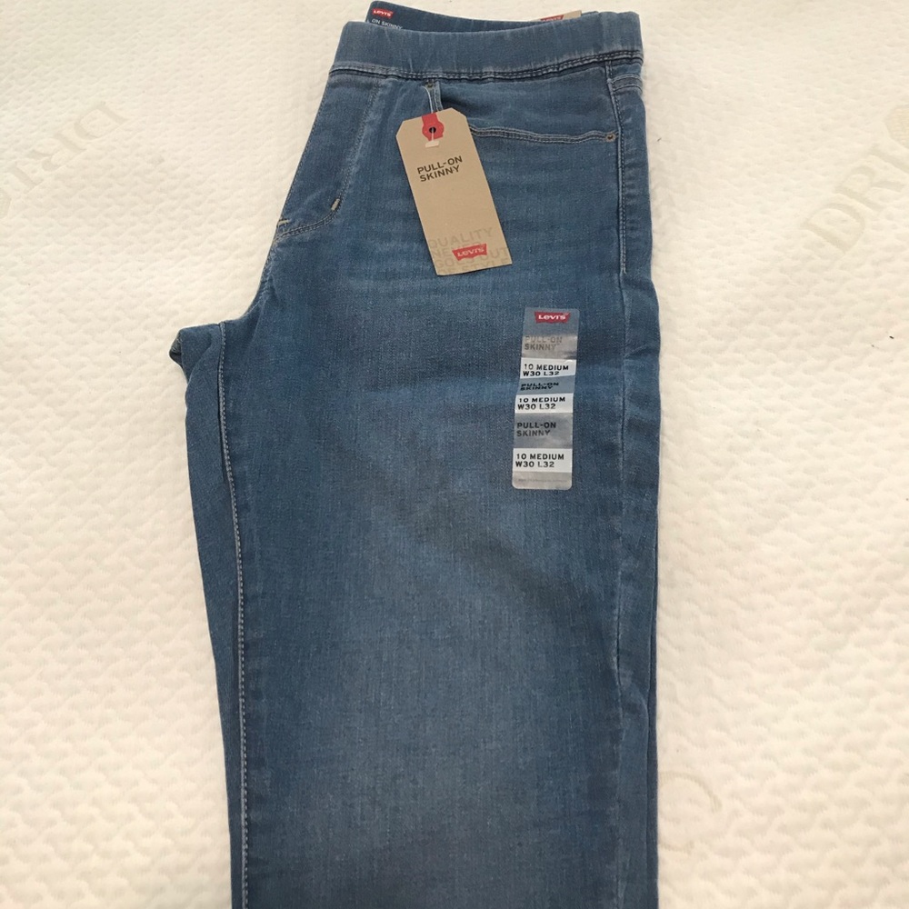 Levi’s pull on skinny jeans
